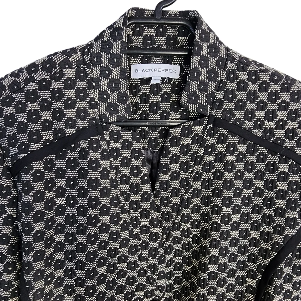 BLACK PEPPER winter jacket size 10 black white warm short bomber blazer - Picture 9 of 13